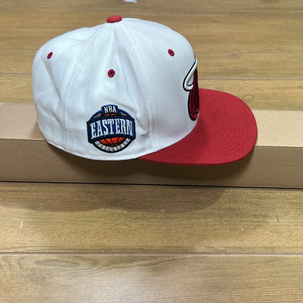 Mitchell & Ness Miami Heat Fitted Hat White Red NBA Flat Brim Cap 7 1/8 - Picture 9 of 12